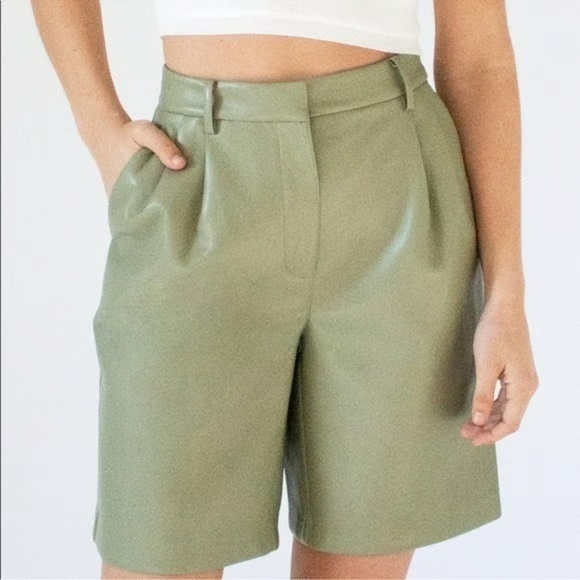 Wilfred Aritzia Olive Green Vegan Leather Shorts – Minor Lines(check photos) - Picture 2 of 12